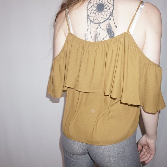 Flowy Off-The-Shoulder Blouse - Picture 4 of 7